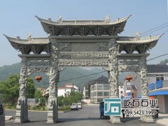 盤龍柱石牌樓