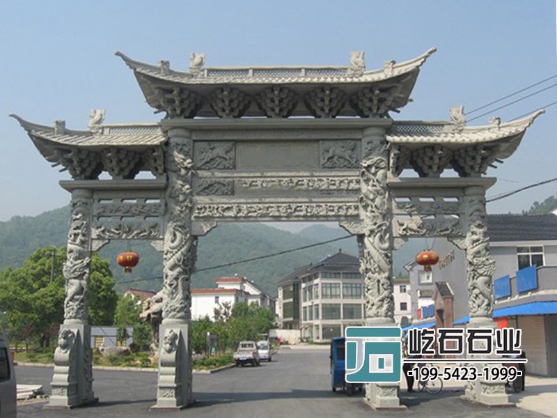 盤(pán)龍柱石牌樓